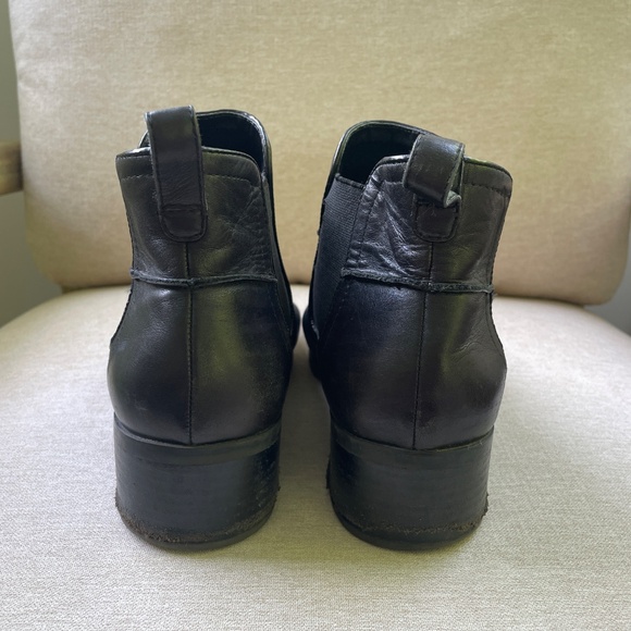 Steve Madden black leather ankle boots (9M) - Picture 4 of 5